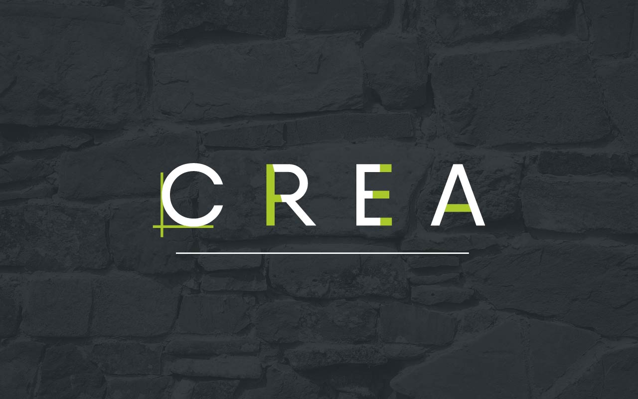 Vue d'un mur en pierre, teinté en bleu nuit